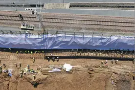 暴雨过后，陇海铁路部分路段穿上“战甲”！目前多条铁路干线进入第二阶段集中修，预计11月结束图片