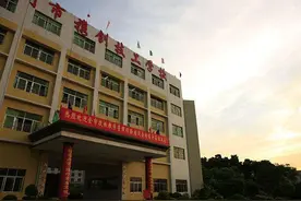 血淋淋的实例！中专技校小混混多，根本无心思学习，完全是垃圾堆图片