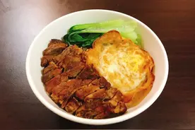 还记得星爷的黯然销魂饭吗，今天我来分享一个 港式蜜汁叉烧饭图片