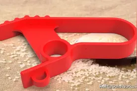 SolidWorks削皮刀刀架实例，薄壁、拔模、曲线阵列，CAD习题集P67图片