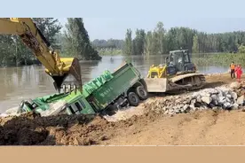 驾车投河堵决口的河南5名车主领到足额补偿款图片