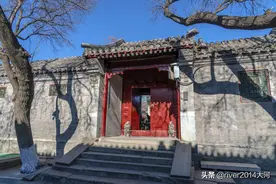老北京的胡同始于元朝仍保留完好，曾经有一座郡王府坐落于此图片