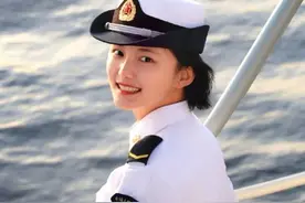 《和平之舟》里的海军军服也太帅了吧！实际上比电视里更帅酷图片