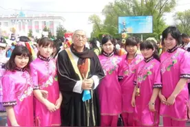 近代，一支少数民族流亡国外，建立陕西村，他们不知大清后的历史图片