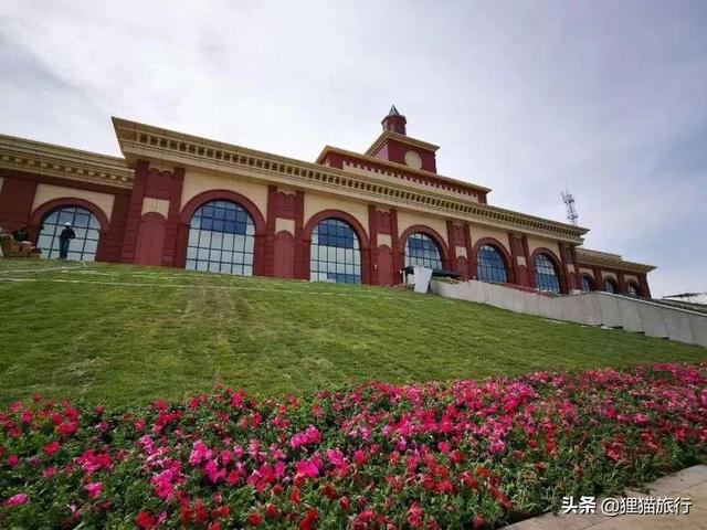 新疆塔城市,一个有15万人口,市区遍布红色屋顶的漂亮城市