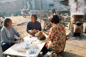 老祖宗：“再饿莫吃坟前供，再累莫坐人肉凳”，人肉凳又指什么？图片