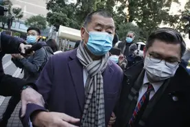 黎智英壹传媒股份及资产被冻结；邓炳强独家回应粉末信事件丨香港一日图片