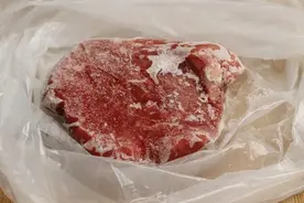 怎么做才能快速解冻肉？切记不用热水，分享方法，解冻又快又去腥图片