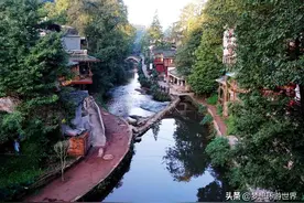 这里被誉为中国的“雨城”，一年200多天都在下雨，让人奇怪图片