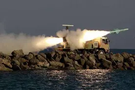 伊朗新型导弹覆盖海峡，禁运到期进口装备有望，美国会作何选择？图片