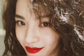 女人拒当“黄脸婆”，日常坚持4个习惯，皮肤紧致，年轻不止十岁图片