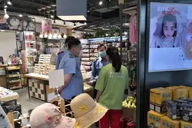 12岁女孩偷母亲钱买盲盒，3天花了1万多，店家：我们也是受害方图片