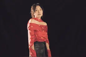 今日美图《闫妮》佟掌柜图片