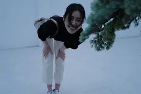 刘雯更新了私服照片，我却被她的包包种了草！图片
