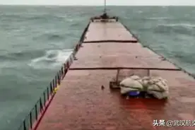船舶在锚地断成两半后沉没，3人遇难图片