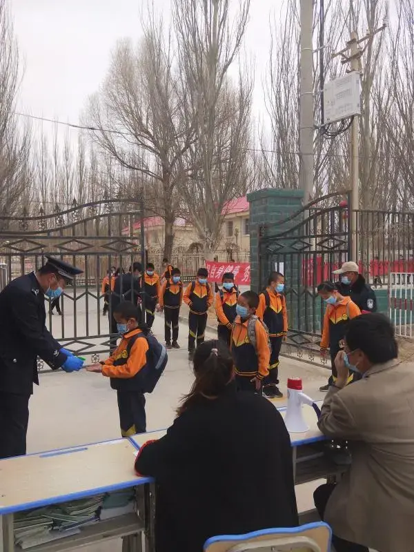 记青海诺木洪农场团支部优秀团员青年先进事迹