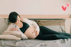 孕期睡姿不正确会伤害胎儿，孕妈要及时纠正，别图一时舒服坑了娃图片