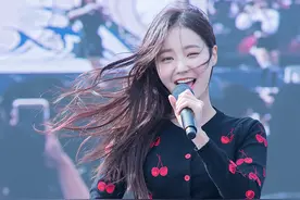 MOMOLAND-YEONWOO高清图片：PWA世界风帆大赛祝贺演出图片