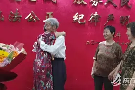 迟到57年的拥抱！老兵年过90岁寻回小女儿：“完成你妈妈的遗愿，终于将你找回了”图片