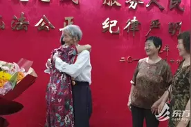 迟到57年的拥抱！老兵年过90岁寻回小女儿：“完成你妈妈的遗愿，终于将你找回了”图片