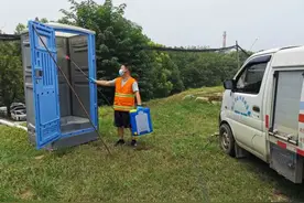 防汛点位如厕难，移动公厕送上门图片