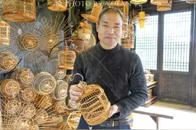 中国鸟笼之乡，鸟笼技艺已传承400多年，家家都以做鸟笼为生图片