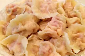 夏天用“西红柿”包饺子，鲜香美味，比肉馅饺子都好吃，建议尝尝图片