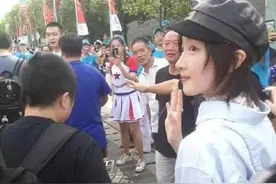 周冬雨早年旧照好白嫩，满脸的胶原蛋白好少女，一点也不像28岁图片