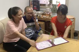 前残奥会冠军朱伟明女儿考上清华美院，学画时倔强如父亲，“爸爸总是会支持我”图片