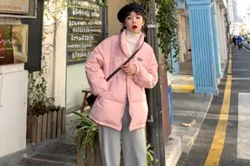 还在穿黑白灰？今年爆火的粉灰色太温柔了，怎么穿都好看图片