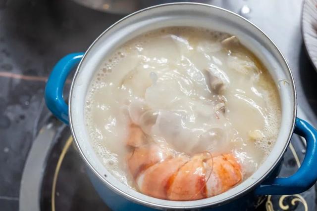 奶白色鱼翅花胶汤 2026年花胶鱼翅汤的做法