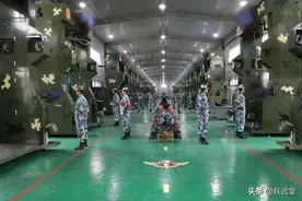 空降兵已用VR跳伞训练，可模拟场景横风，大批设备可成建制训练图片