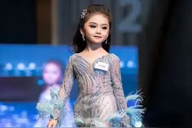 泰国女童6岁获选美冠军，浓妆高跟鞋颇显性感，网友：小版谢大脚图片