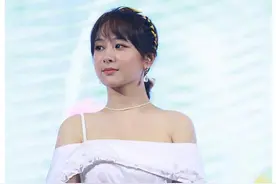 杨紫重回“微胖”行列，一身白裙盖不住肉嘟嘟，小圆脸真可爱图片