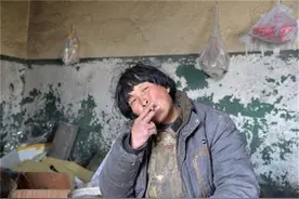 "昆仑女神"杨丽：独守深山20年，路人供她食物，军车路过也会敬礼图片