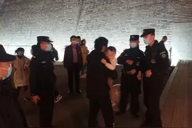 春天里最美“警”色——石家庄巡警热心为民图片