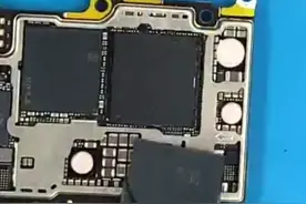 华为P50 Pro拆解：处理器采用三层结构，麒麟9000配套内存或已耗尽图片