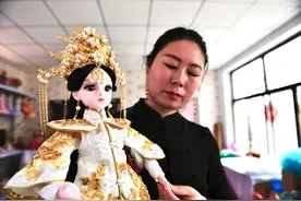 农家女开直播教做古典娃娃，拥有23.5万粉丝，收徒超过200名图片