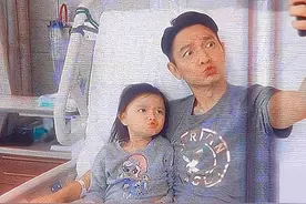 刘德华辅导女儿写作业，气到发飙，网友：“天王”也难逃一劫啊图片