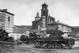 斯大林的钢铁巨无霸，震撼德军一整年的俄国怪物——KV重型坦克图片