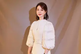 真正见过大场面的女人，穿裙子很少配打底裤，看陈数袁泉就知道了图片