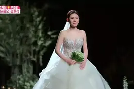 于晓光深夜抱美女坐大腿，形象崩塌，秋瓷炫求来的婚姻要散了？图片