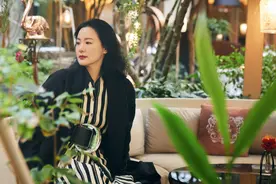 影后咏梅50岁：人生最美的不是精修照片，而是带着皱纹的岁月图片