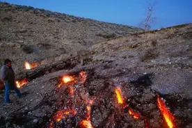 贺兰山煤层已燃烧300年，白烧亿吨煤，每年损失10亿为何不灭？图片