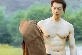 辰亦儒出演“唐三的老师”，因为擅长保守秘密，身材是另一大优势图片