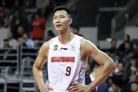 从青涩男孩到广东男篮的顶梁柱，易建联当之无愧的CBA第一人图片
