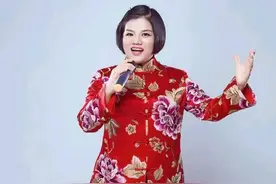 她被养父母带大，星光大道成名后不离不弃不忘感恩图片