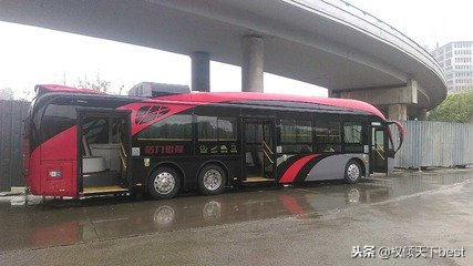 看似寒酸的公交车，其实辆辆价格不菲