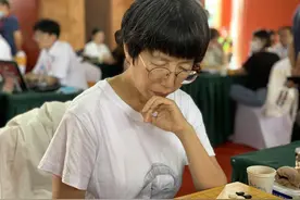 高清-女子围甲第4日比赛现场 芮乃伟对阵方若曦图片