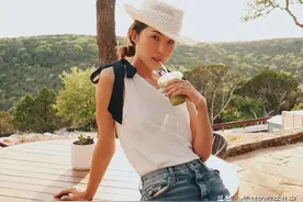 中年女性穿T恤塞衣角太丑了，学会这3种“打结法”，时髦显气质图片